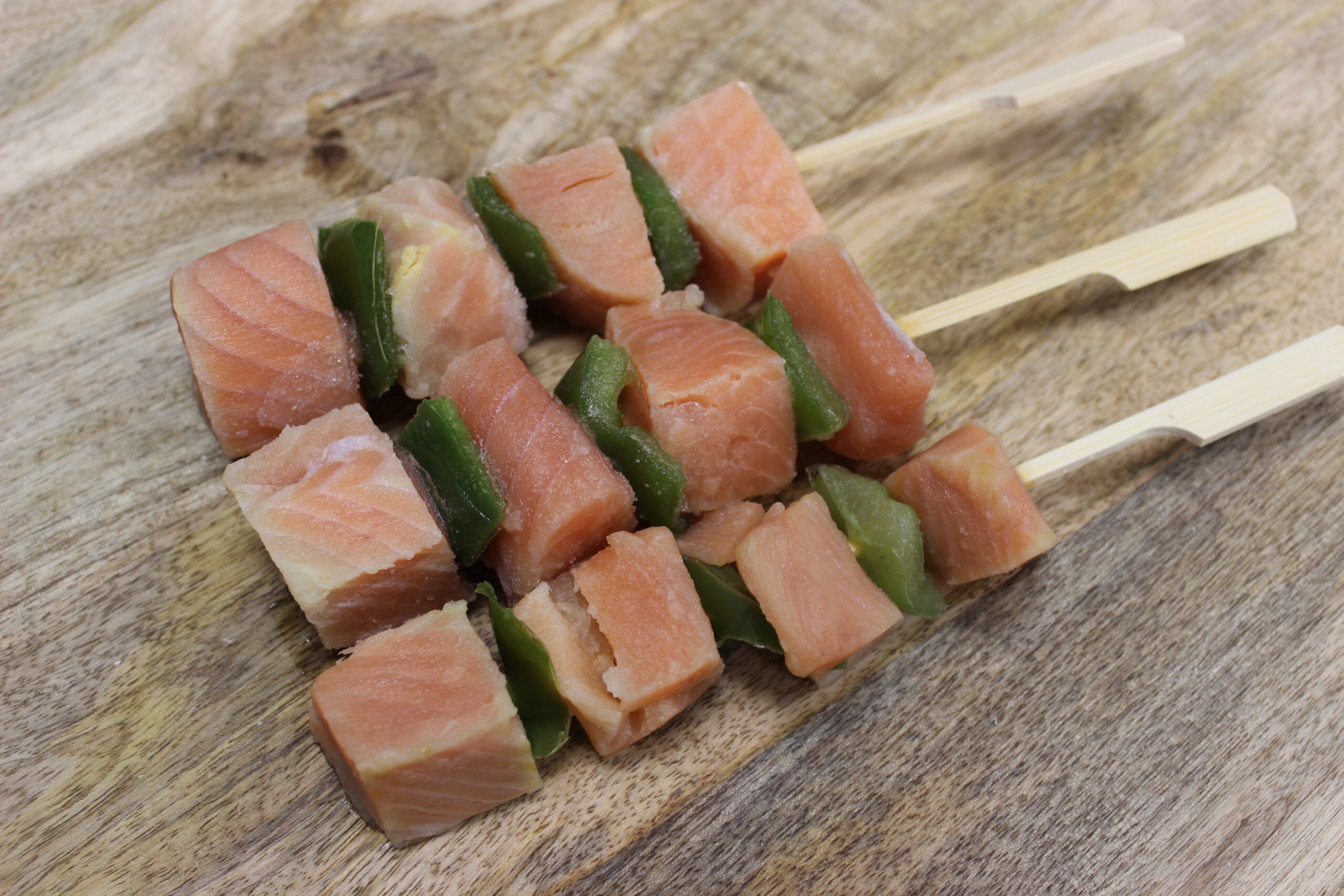 Zalm-paprika spies (3 stuks)
